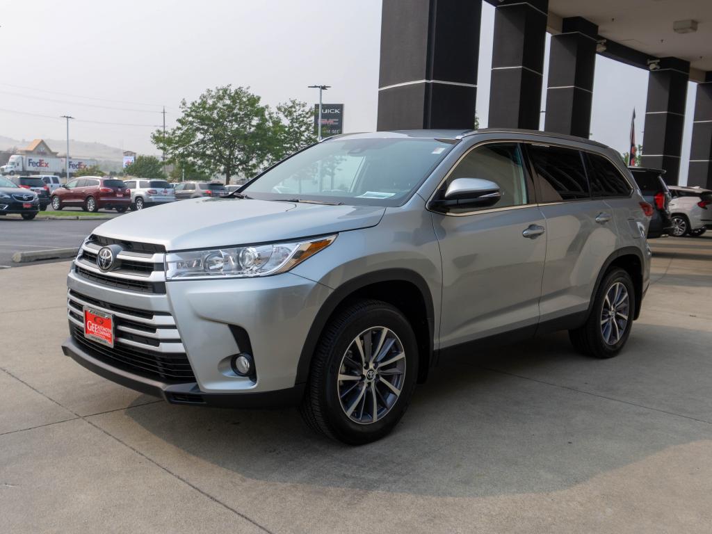 Pre-Owned 2019 Toyota Highlander XLE All-Wheel Drive with Locking ...